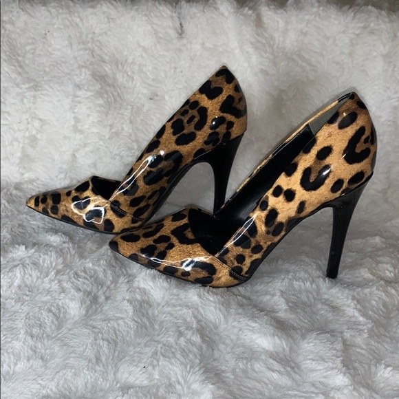 Like new Guess Women's Leopard Print Heels - Picture 7 of 9